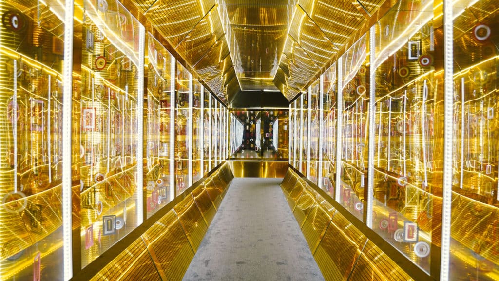 the stunning golden tunnel at Klimt The Immersive Experience